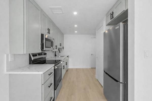 Listing photo 1 of 4