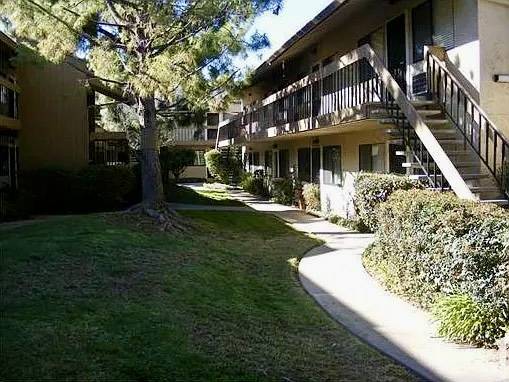 Listing photo 1 of 5