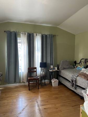 Listing photo 1 of 4