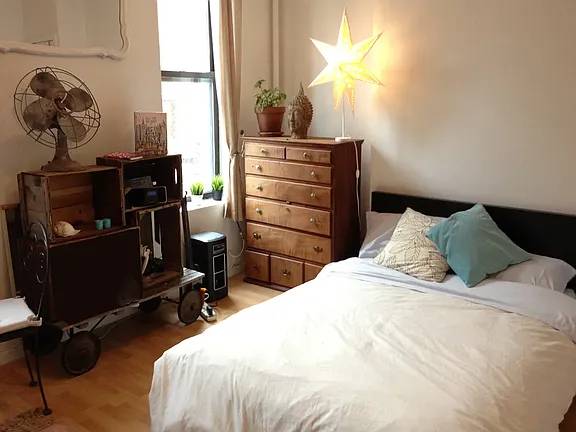 Listing photo 1 of 5