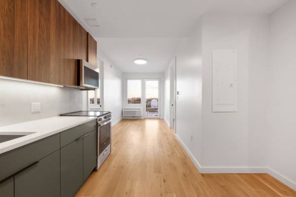 Listing photo 1 of 5