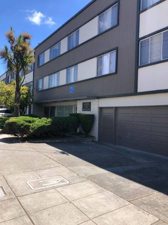 Listing photo 1 of 4