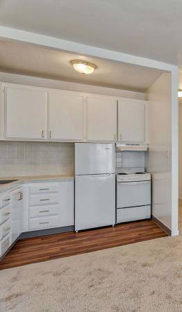 Listing photo 1 of 5