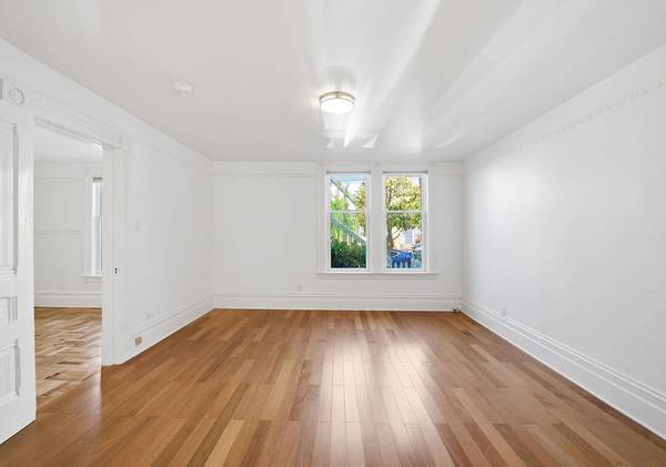 Listing photo 1 of 4