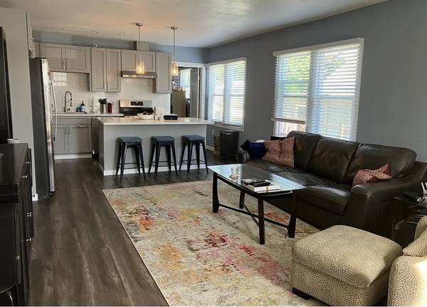 Listing photo 1 of 4