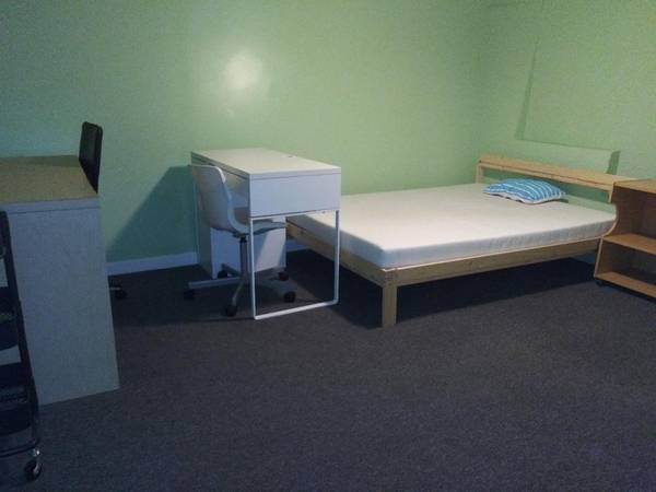 Listing photo 1 of 5