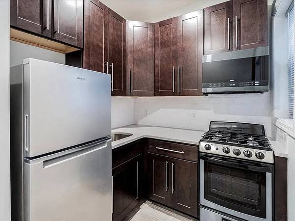 Listing photo 1 of 5
