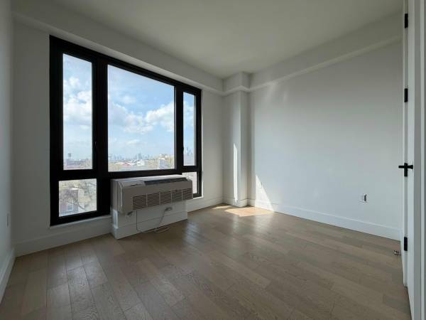 Listing photo 1 of 5