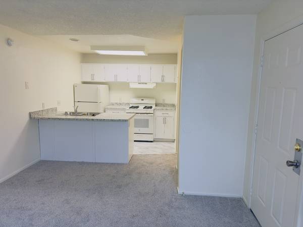 Listing photo 1 of 5