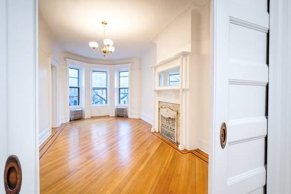 Listing photo 1 of 5