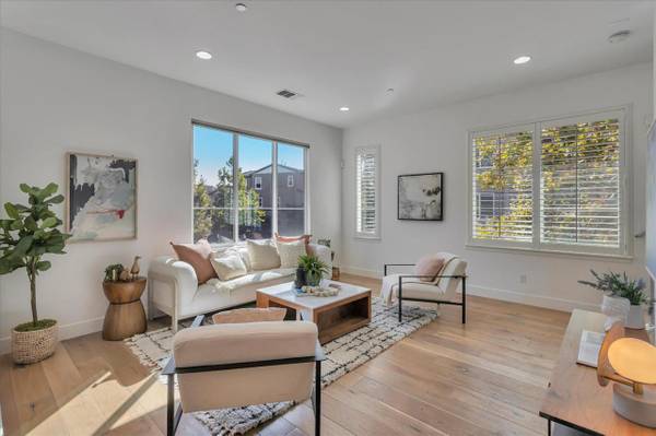 Listing photo 1 of 5