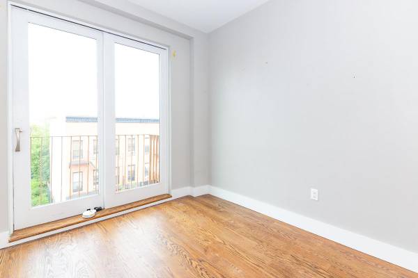 Listing photo 1 of 5