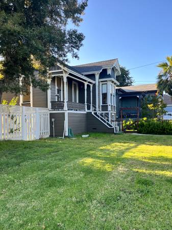 Listing photo 1 of 5
