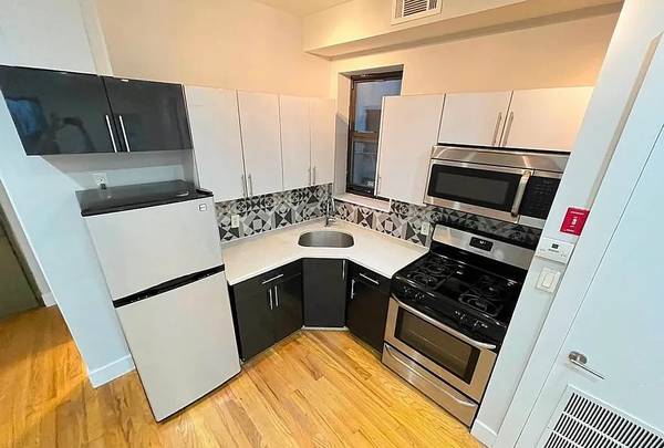 Listing photo 1 of 5