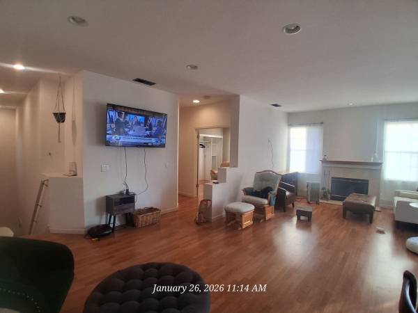Listing photo 1 of 5