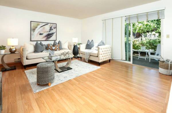 Listing photo 1 of 5