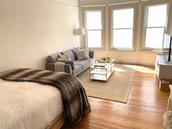 Listing photo 1 of 5