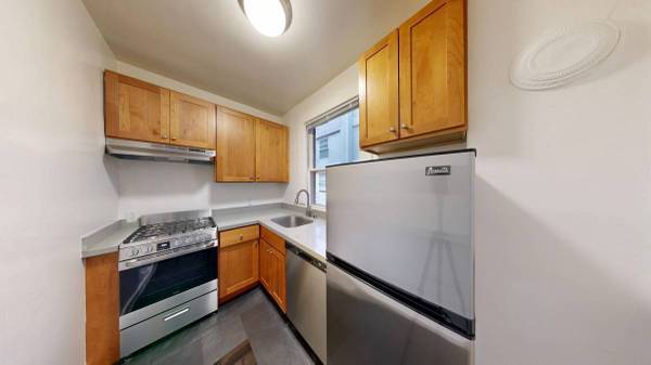 Listing photo 1 of 5