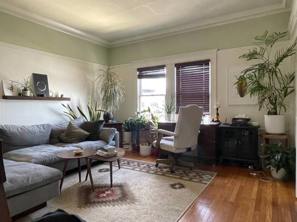 Listing photo 1 of 4