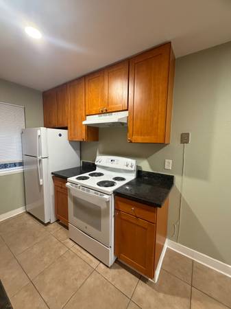 Listing photo 1 of 5