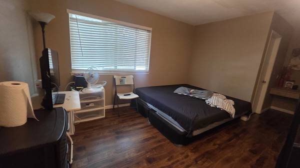 Listing photo 1 of 4