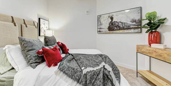 Listing photo 1 of 5