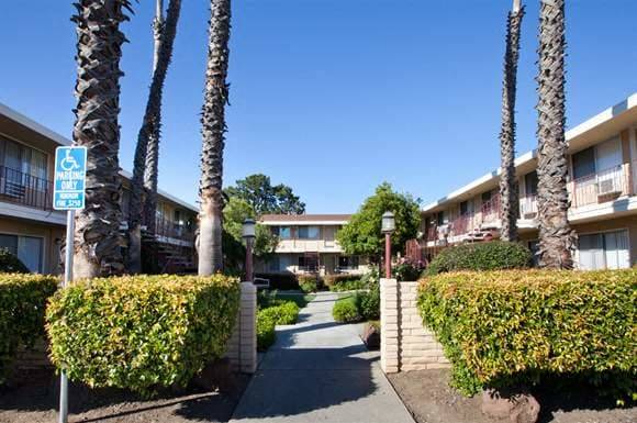 Listing photo 1 of 5