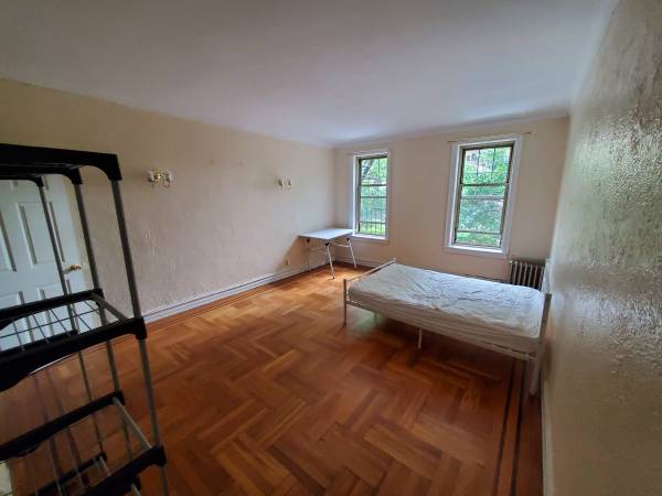 Listing photo 1 of 4