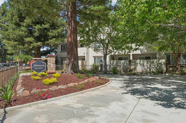 Listing photo 1 of 5