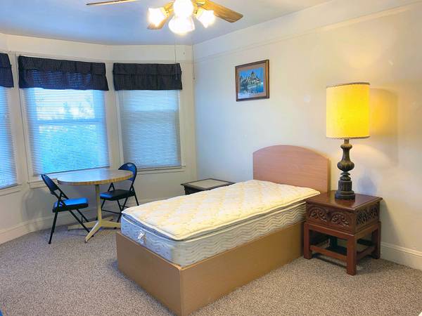 Listing photo 1 of 5