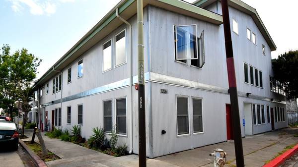 Listing photo 1 of 5