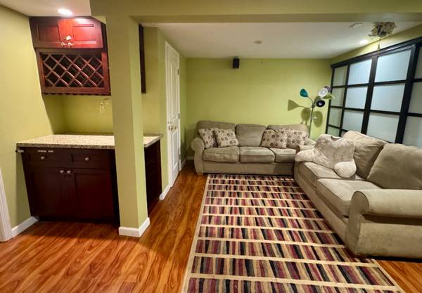 Listing photo 1 of 5