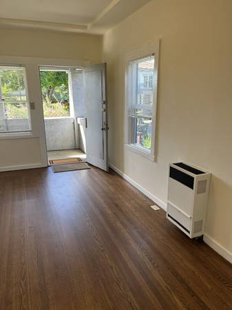 Listing photo 1 of 5