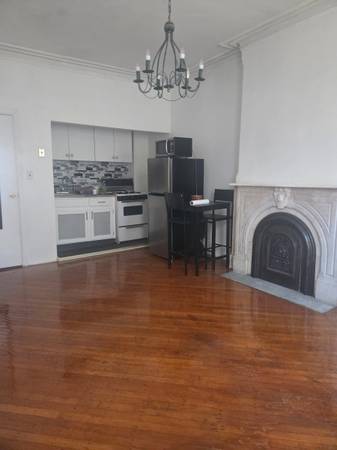 Listing photo 1 of 4