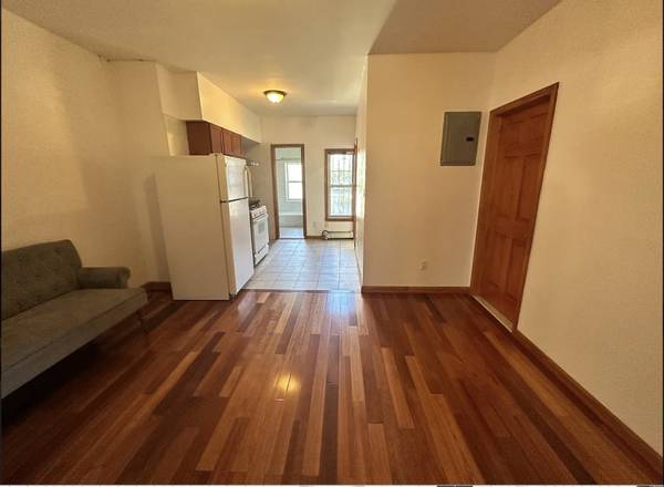 Listing photo 1 of 5