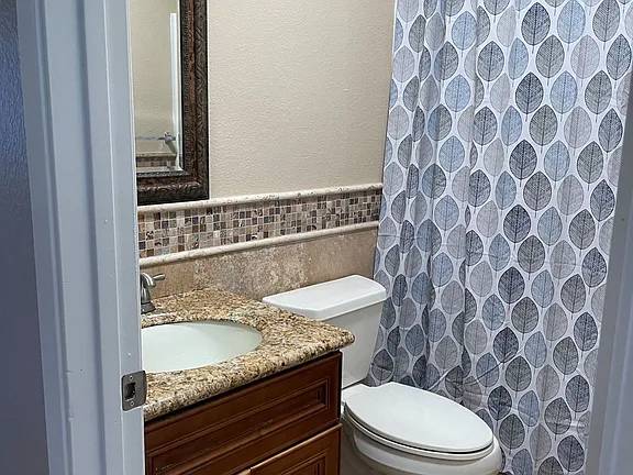 Listing photo 1 of 5