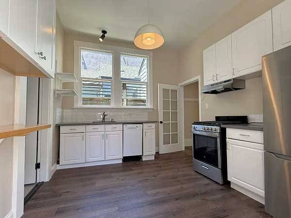 Listing photo 1 of 4