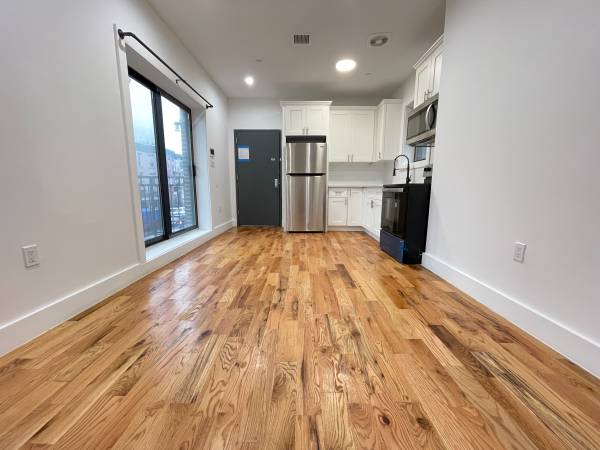 Listing photo 1 of 5