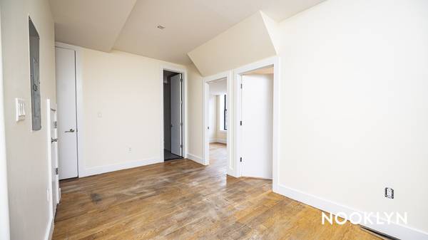 Listing photo 1 of 4