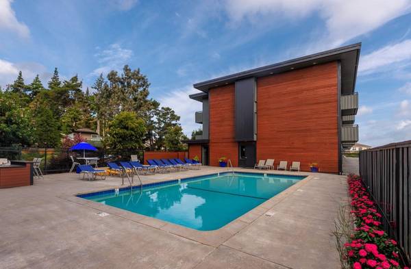 Listing photo 1 of 5