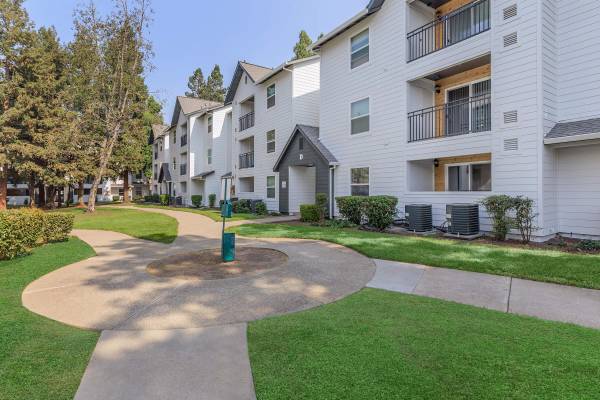 Listing photo 1 of 5