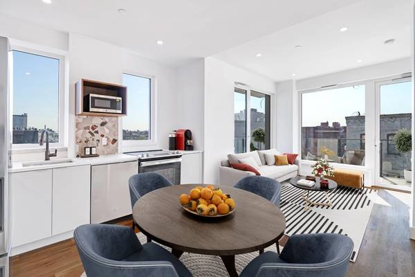 Listing photo 1 of 5