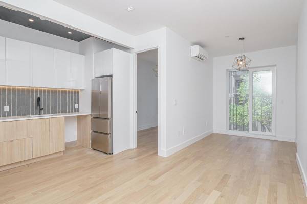 Listing photo 1 of 4