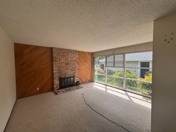 Listing photo 1 of 3