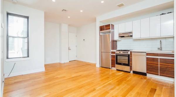 Listing photo 1 of 5