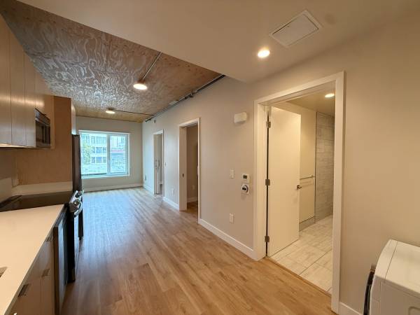 Listing photo 1 of 4