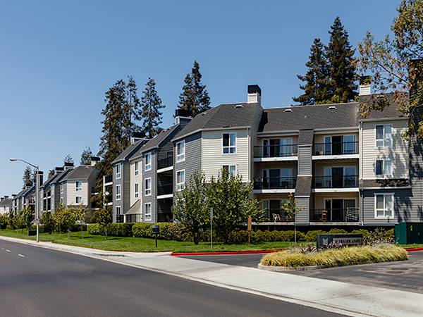 Listing photo 1 of 5