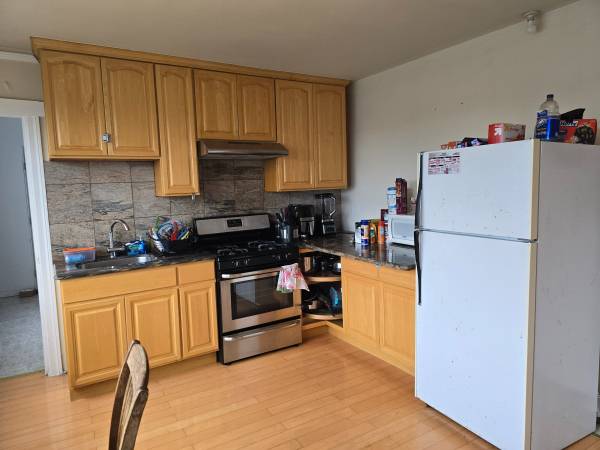 Listing photo 1 of 5