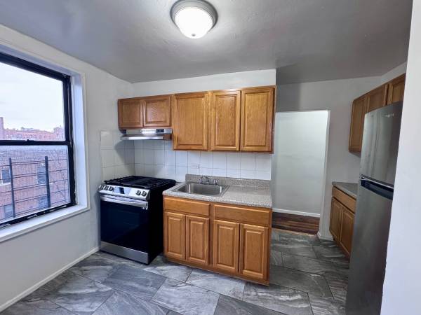 Listing photo 1 of 5