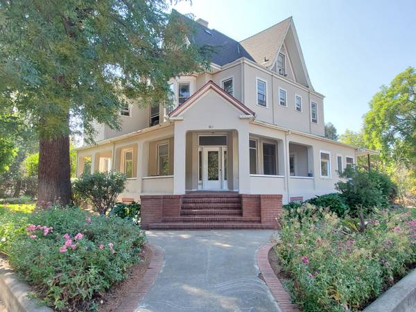 Listing photo 1 of 5